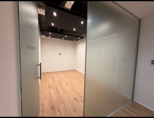 148M² OFFICE TO LET IN SEA POINT